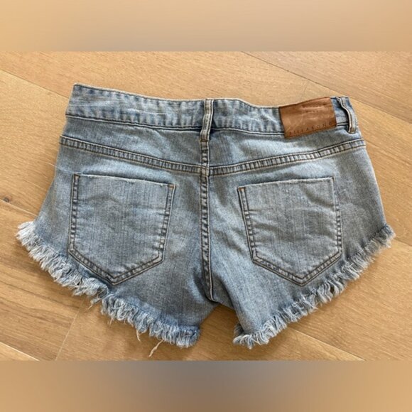 Billabong Laneway Cutoff Denim Shorts – Size 26 - Picture 2 of 5